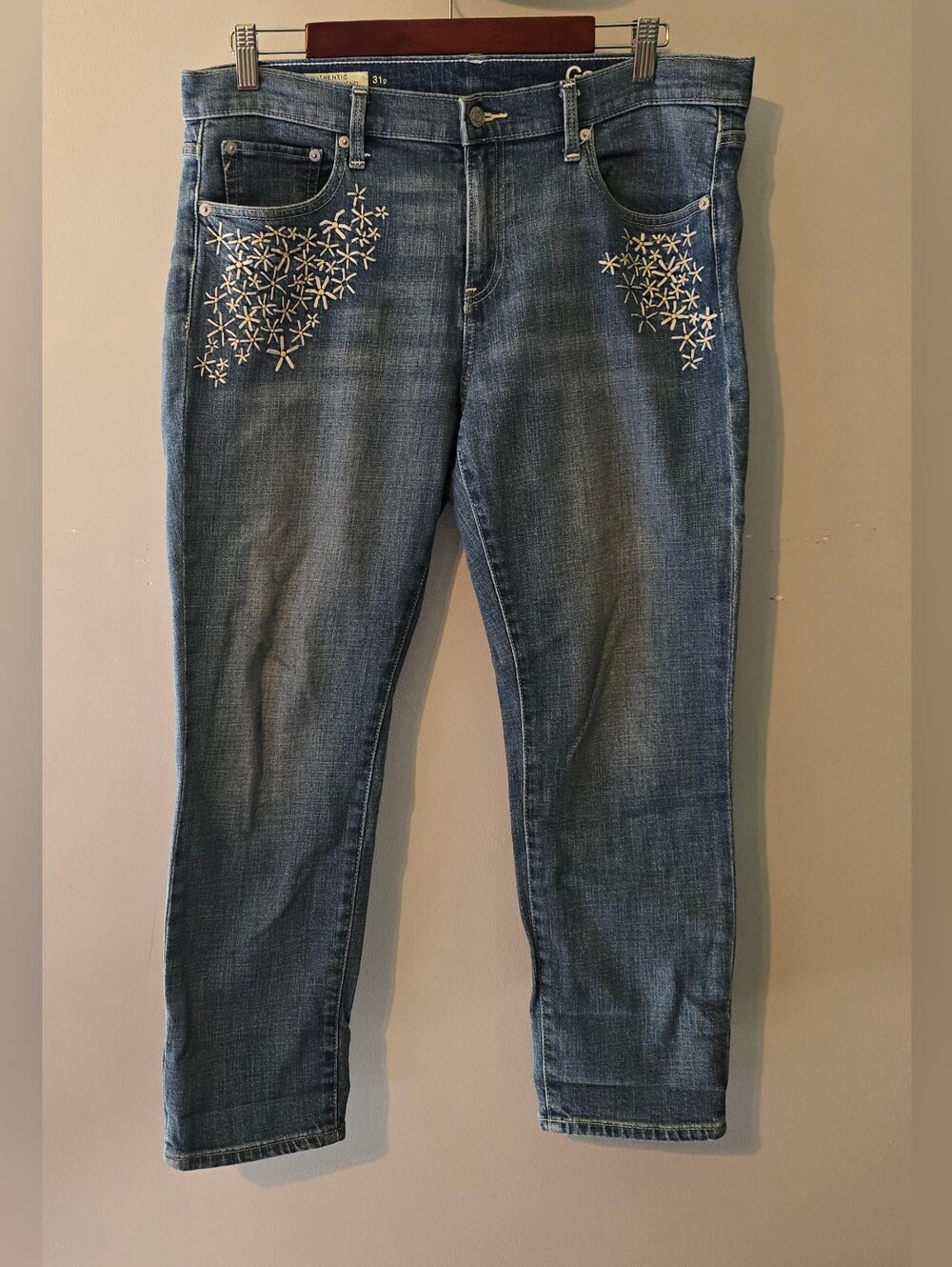 31P GAP 1969 Daisy Embroidered Jeans Petite